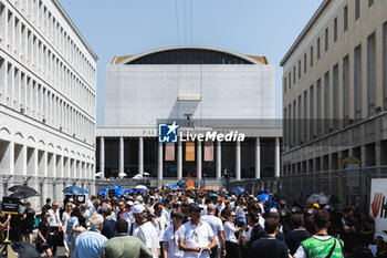 2023-07-16 - ambiance foule, crowd , grille de depart, starting grid during the 2023 Hankook Rome ePrix, 10th meeting of the 2022-23 ABB FIA Formula E World Championship, on the Circuit Cittadino dell’EUR from July 14 to 16, 2023 in Rome, Italy - AUTO - 2023 FORMULA E ROME EPRIX - FORMULA E - MOTORS