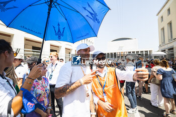 2023-07-16 - Marcell Jacobs, italian sprinter, gold medalist 100m Tokyo 2020 , grille de depart, starting grid during the 2023 Hankook Rome ePrix, 10th meeting of the 2022-23 ABB FIA Formula E World Championship, on the Circuit Cittadino dell’EUR from July 14 to 16, 2023 in Rome, Italy - AUTO - 2023 FORMULA E ROME EPRIX - FORMULA E - MOTORS