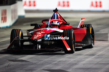 2023-07-28 - 27 DENNIS Jake (gbr), Avalanche Andretti Formula E, Spark-Porsche, Porsche 99X Electric, action during the 2023 Hankook London ePrix, 12th meeting of the 2022-23 ABB FIA Formula E World Championship, on the ExCeL London from July 29 to 30, 2023 in London, United Kingdom - AUTO - 2023 FORMULA E HANKOOK LONDON EPRIX - FORMULA E - MOTORS
