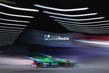 2023-07-28 - 37 CASSIDY Nick (nzl), Envision Racing, Spark-Jaguar, Jaguar I - Time 6, action during the 2023 Hankook London ePrix, 12th meeting of the 2022-23 ABB FIA Formula E World Championship, on the ExCeL London from July 29 to 30, 2023 in London, United Kingdom - AUTO - 2023 FORMULA E HANKOOK LONDON EPRIX - FORMULA E - MOTORS