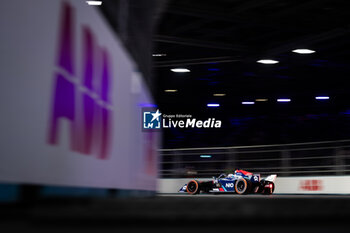 2023-07-29 - 33 TICKTUM Dan (gbr), NIO 333 Formula E Team, Spark-NIO, NIO 333 ER9, action during the 2023 Hankook London ePrix, 12th meeting of the 2022-23 ABB FIA Formula E World Championship, on the ExCeL London from July 29 to 30, 2023 in London, United Kingdom - AUTO - 2023 FORMULA E HANKOOK LONDON EPRIX - FORMULA E - MOTORS