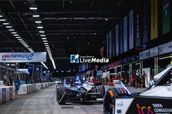 2023-07-29 - 09 EVANS Mitch (nzl), Jaguar TCS Racing, Spark-Jaguar, Jaguar I - Time 6, action on the pitlane during the 2023 Hankook London ePrix, 12th meeting of the 2022-23 ABB FIA Formula E World Championship, on the ExCeL London from July 29 to 30, 2023 in London, United Kingdom - AUTO - 2023 FORMULA E HANKOOK LONDON EPRIX - FORMULA E - MOTORS