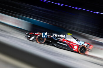 2023-07-29 - 13 DA COSTA Antonio Felix (prt), TAG HAUER Porsche Formula E Team, Porsche 99X Electric, action during the 2023 Hankook London ePrix, 12th meeting of the 2022-23 ABB FIA Formula E World Championship, on the ExCeL London from July 29 to 30, 2023 in London, United Kingdom - AUTO - 2023 FORMULA E HANKOOK LONDON EPRIX - FORMULA E - MOTORS