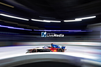 2023-07-29 - 11 DI GRASSI Lucas (bra), Mahindra Racing, Spark-Mahindra, Mahindra M9-Electro, action during the 2023 Hankook London ePrix, 12th meeting of the 2022-23 ABB FIA Formula E World Championship, on the ExCeL London from July 29 to 30, 2023 in London, United Kingdom - AUTO - 2023 FORMULA E HANKOOK LONDON EPRIX - FORMULA E - MOTORS