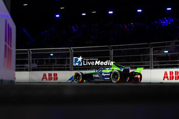 2023-07-29 - 37 CASSIDY Nick (nzl), Envision Racing, Spark-Jaguar, Jaguar I - Time 6, action during the 2023 Hankook London ePrix, 12th meeting of the 2022-23 ABB FIA Formula E World Championship, on the ExCeL London from July 29 to 30, 2023 in London, United Kingdom - AUTO - 2023 FORMULA E HANKOOK LONDON EPRIX - FORMULA E - MOTORS