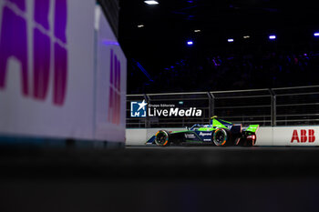 2023-07-29 - 37 CASSIDY Nick (nzl), Envision Racing, Spark-Jaguar, Jaguar I - Time 6, action during the 2023 Hankook London ePrix, 12th meeting of the 2022-23 ABB FIA Formula E World Championship, on the ExCeL London from July 29 to 30, 2023 in London, United Kingdom - AUTO - 2023 FORMULA E HANKOOK LONDON EPRIX - FORMULA E - MOTORS