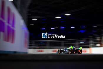 2023-07-29 - 16 BUEMI Sébastien (swi), Envision Racing, Spark-Jaguar, Jaguar I - Time 6, action during the 2023 Hankook London ePrix, 12th meeting of the 2022-23 ABB FIA Formula E World Championship, on the ExCeL London from July 29 to 30, 2023 in London, United Kingdom - AUTO - 2023 FORMULA E HANKOOK LONDON EPRIX - FORMULA E - MOTORS