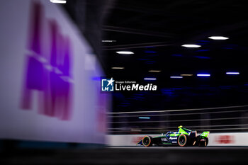 2023-07-29 - 37 CASSIDY Nick (nzl), Envision Racing, Spark-Jaguar, Jaguar I - Time 6, action during the 2023 Hankook London ePrix, 12th meeting of the 2022-23 ABB FIA Formula E World Championship, on the ExCeL London from July 29 to 30, 2023 in London, United Kingdom - AUTO - 2023 FORMULA E HANKOOK LONDON EPRIX - FORMULA E - MOTORS