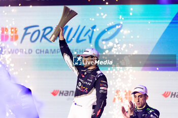 2023-07-29 - EVANS Mitch (nzl), Jaguar TCS Racing, Spark-Jaguar, Jaguar I - Time 6, portrait podium, portrait during the 2023 Hankook London ePrix, 12th meeting of the 2022-23 ABB FIA Formula E World Championship, on the ExCeL London from July 29 to 30, 2023 in London, United Kingdom - AUTO - 2023 FORMULA E HANKOOK LONDON EPRIX - FORMULA E - MOTORS