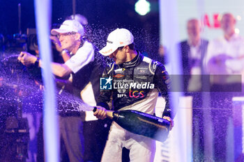 2023-07-29 - EVANS Mitch (nzl), Jaguar TCS Racing, Spark-Jaguar, Jaguar I - Time 6, portrait podium, portrait during the 2023 Hankook London ePrix, 12th meeting of the 2022-23 ABB FIA Formula E World Championship, on the ExCeL London from July 29 to 30, 2023 in London, United Kingdom - AUTO - 2023 FORMULA E HANKOOK LONDON EPRIX - FORMULA E - MOTORS