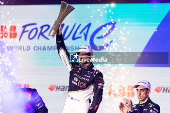 2023-07-29 - EVANS Mitch (nzl), Jaguar TCS Racing, Spark-Jaguar, Jaguar I - Time 6, portrait podium, portrait during the 2023 Hankook London ePrix, 12th meeting of the 2022-23 ABB FIA Formula E World Championship, on the ExCeL London from July 29 to 30, 2023 in London, United Kingdom - AUTO - 2023 FORMULA E HANKOOK LONDON EPRIX - FORMULA E - MOTORS