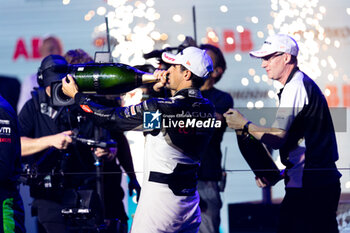 2023-07-29 - EVANS Mitch (nzl), Jaguar TCS Racing, Spark-Jaguar, Jaguar I - Time 6, portrait podium, portrait during the 2023 Hankook London ePrix, 12th meeting of the 2022-23 ABB FIA Formula E World Championship, on the ExCeL London from July 29 to 30, 2023 in London, United Kingdom - AUTO - 2023 FORMULA E HANKOOK LONDON EPRIX - FORMULA E - MOTORS