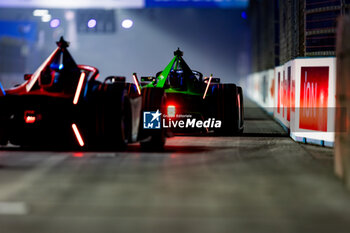 2023-07-29 - 16 BUEMI Sébastien (swi), Envision Racing, Spark-Jaguar, Jaguar I - Time 6, action during the 2023 Hankook London ePrix, 12th meeting of the 2022-23 ABB FIA Formula E World Championship, on the ExCeL London from July 29 to 30, 2023 in London, United Kingdom - AUTO - 2023 FORMULA E HANKOOK LONDON EPRIX - FORMULA E - MOTORS