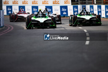 2023-07-29 - 37 CASSIDY Nick (nzl), Envision Racing, Spark-Jaguar, Jaguar I - Time 6, action 16 BUEMI Sébastien (swi), Envision Racing, Spark-Jaguar, Jaguar I - Time 6, action during the 2023 Hankook London ePrix, 12th meeting of the 2022-23 ABB FIA Formula E World Championship, on the ExCeL London from July 29 to 30, 2023 in London, United Kingdom - AUTO - 2023 FORMULA E HANKOOK LONDON EPRIX - FORMULA E - MOTORS