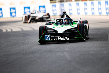 2023-07-29 - 16 BUEMI Sébastien (swi), Envision Racing, Spark-Jaguar, Jaguar I - Time 6, action during the 2023 Hankook London ePrix, 12th meeting of the 2022-23 ABB FIA Formula E World Championship, on the ExCeL London from July 29 to 30, 2023 in London, United Kingdom - AUTO - 2023 FORMULA E HANKOOK LONDON EPRIX - FORMULA E - MOTORS