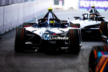 2023-07-29 - 03 SETTE Camara (bra), NIO 333 Formula E Team, Spark-NIO, NIO 333 ER9, action during the 2023 Hankook London ePrix, 12th meeting of the 2022-23 ABB FIA Formula E World Championship, on the ExCeL London from July 29 to 30, 2023 in London, United Kingdom - AUTO - 2023 FORMULA E HANKOOK LONDON EPRIX - FORMULA E - MOTORS