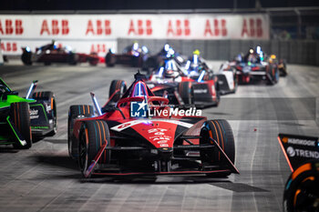 2023-07-29 - 27 DENNIS Jake (gbr), Avalanche Andretti Formula E, Spark-Porsche, Porsche 99X Electric, action during the 2023 Hankook London ePrix, 12th meeting of the 2022-23 ABB FIA Formula E World Championship, on the ExCeL London from July 29 to 30, 2023 in London, United Kingdom - AUTO - 2023 FORMULA E HANKOOK LONDON EPRIX - FORMULA E - MOTORS