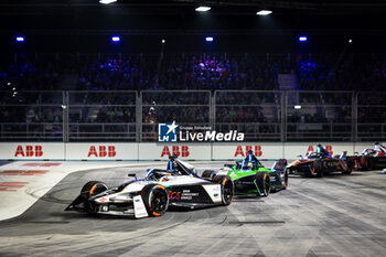 2023-07-29 - 09 EVANS Mitch (nzl), Jaguar TCS Racing, Spark-Jaguar, Jaguar I - Time 6, action, 16 BUEMI Sébastien (swi), Envision Racing, Spark-Jaguar, Jaguar I - Time 6, action during the 2023 Hankook London ePrix, 12th meeting of the 2022-23 ABB FIA Formula E World Championship, on the ExCeL London from July 29 to 30, 2023 in London, United Kingdom - AUTO - 2023 FORMULA E HANKOOK LONDON EPRIX - FORMULA E - MOTORS