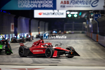 2023-07-29 - 27 DENNIS Jake (gbr), Avalanche Andretti Formula E, Spark-Porsche, Porsche 99X Electric, action during the 2023 Hankook London ePrix, 12th meeting of the 2022-23 ABB FIA Formula E World Championship, on the ExCeL London from July 29 to 30, 2023 in London, United Kingdom - AUTO - 2023 FORMULA E HANKOOK LONDON EPRIX - FORMULA E - MOTORS