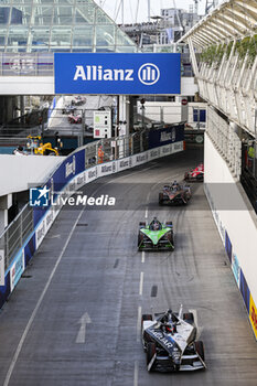 2023-07-29 - 09 EVANS Mitch (nzl), Jaguar TCS Racing, Spark-Jaguar, Jaguar I - Time 6, action 16 BUEMI Sébastien (swi), Envision Racing, Spark-Jaguar, Jaguar I - Time 6, action during the 2023 Hankook London ePrix, 12th meeting of the 2022-23 ABB FIA Formula E World Championship, on the ExCeL London from July 29 to 30, 2023 in London, United Kingdom - AUTO - 2023 FORMULA E HANKOOK LONDON EPRIX - FORMULA E - MOTORS