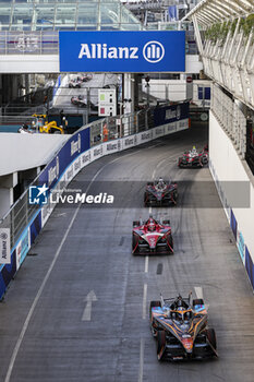 2023-07-29 - 58 RAST René (ger), Neom McLaren Formula E Team, Spark-Nissan, Nissan e-4ORCE 04, action during the 2023 Hankook London ePrix, 12th meeting of the 2022-23 ABB FIA Formula E World Championship, on the ExCeL London from July 29 to 30, 2023 in London, United Kingdom - AUTO - 2023 FORMULA E HANKOOK LONDON EPRIX - FORMULA E - MOTORS