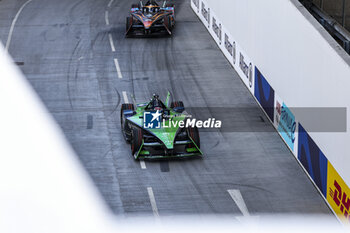 2023-07-29 - 16 BUEMI Sébastien (swi), Envision Racing, Spark-Jaguar, Jaguar I - Time 6, action during the 2023 Hankook London ePrix, 12th meeting of the 2022-23 ABB FIA Formula E World Championship, on the ExCeL London from July 29 to 30, 2023 in London, United Kingdom - AUTO - 2023 FORMULA E HANKOOK LONDON EPRIX - FORMULA E - MOTORS