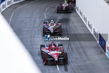 2023-07-29 - 27 DENNIS Jake (gbr), Avalanche Andretti Formula E, Spark-Porsche, Porsche 99X Electric, action during the 2023 Hankook London ePrix, 12th meeting of the 2022-23 ABB FIA Formula E World Championship, on the ExCeL London from July 29 to 30, 2023 in London, United Kingdom - AUTO - 2023 FORMULA E HANKOOK LONDON EPRIX - FORMULA E - MOTORS