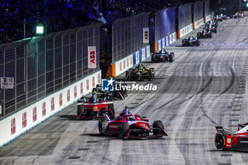 2023-07-29 - 27 DENNIS Jake (gbr), Avalanche Andretti Formula E, Spark-Porsche, Porsche 99X Electric, action during the 2023 Hankook London ePrix, 12th meeting of the 2022-23 ABB FIA Formula E World Championship, on the ExCeL London from July 29 to 30, 2023 in London, United Kingdom - AUTO - 2023 FORMULA E HANKOOK LONDON EPRIX - FORMULA E - MOTORS