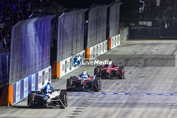 2023-07-29 - 09 13 DA COSTA Antonio Felix (prt), TAG HAUER Porsche Formula E Team, Porsche 99X Electric, action 27 DENNIS Jake (gbr), Avalanche Andretti Formula E, Spark-Porsche, Porsche 99X Electric, action during the 2023 Hankook London ePrix, 12th meeting of the 2022-23 ABB FIA Formula E World Championship, on the ExCeL London from July 29 to 30, 2023 in London, United Kingdom - AUTO - 2023 FORMULA E HANKOOK LONDON EPRIX - FORMULA E - MOTORS