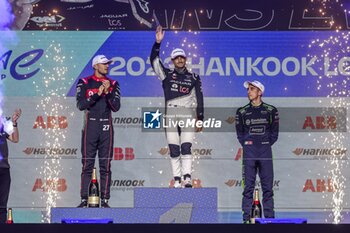 2023-07-29 - EVANS Mitch (nzl), Jaguar TCS Racing, Spark-Jaguar, Jaguar I - Time 6, portrait podium, portrait during the 2023 Hankook London ePrix, 12th meeting of the 2022-23 ABB FIA Formula E World Championship, on the ExCeL London from July 29 to 30, 2023 in London, United Kingdom - AUTO - 2023 FORMULA E HANKOOK LONDON EPRIX - FORMULA E - MOTORS