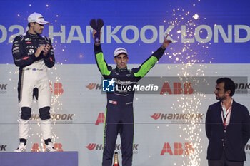 2023-07-29 - BUEMI Sébastien (swi), Envision Racing, Spark-Jaguar, Jaguar I - Time 6, portrait podium, portrait during the 2023 Hankook London ePrix, 12th meeting of the 2022-23 ABB FIA Formula E World Championship, on the ExCeL London from July 29 to 30, 2023 in London, United Kingdom - AUTO - 2023 FORMULA E HANKOOK LONDON EPRIX - FORMULA E - MOTORS