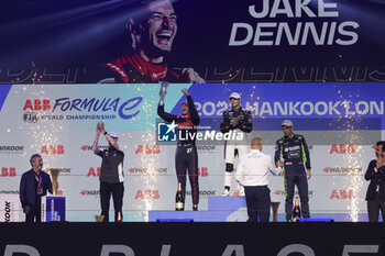 2023-07-29 - Formula E World Champion DENNIS Jake (gbr), Avalanche Andretti Formula E, Spark-Porsche, Porsche 99X Electric, portrait podium EVANS Mitch (nzl), Jaguar TCS Racing, Spark-Jaguar, Jaguar I - Time 6, portrait BUEMI Sébastien (swi), Envision Racing, Spark-Jaguar, Jaguar I - Time 6, portraitduring the 2023 Hankook London ePrix, 12th meeting of the 2022-23 ABB FIA Formula E World Championship, on the ExCeL London from July 29 to 30, 2023 in London, United Kingdom - AUTO - 2023 FORMULA E HANKOOK LONDON EPRIX - FORMULA E - MOTORS