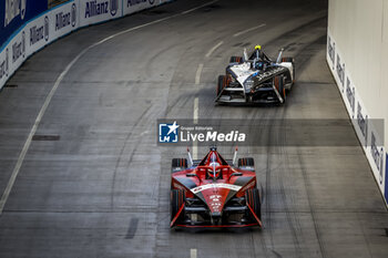 2023-07-29 - 27 DENNIS Jake (gbr), Avalanche Andretti Formula E, Spark-Porsche, Porsche 99X Electric, action during the 2023 Hankook London ePrix, 12th meeting of the 2022-23 ABB FIA Formula E World Championship, on the ExCeL London from July 29 to 30, 2023 in London, United Kingdom - AUTO - 2023 FORMULA E HANKOOK LONDON EPRIX - FORMULA E - MOTORS