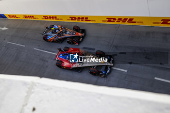 2023-07-29 - 11 DI GRASSI Lucas (bra), Mahindra Racing, Spark-Mahindra, Mahindra M9-Electro, action 05 HUGHES Jake (gbr), Neom McLaren Formula E Team, Spark-Nissan, Nissan e-4ORCE 04, action during the 2023 Hankook London ePrix, 12th meeting of the 2022-23 ABB FIA Formula E World Championship, on the ExCeL London from July 29 to 30, 2023 in London, United Kingdom - AUTO - 2023 FORMULA E HANKOOK LONDON EPRIX - FORMULA E - MOTORS