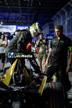 2023-07-29 - VERGNE Jean-Eric (fra), DS Penske Formula E Team, Spark-DS, DS E-Tense FE23, portrait on the starting grid, grille de depart, during the 2023 Hankook London ePrix, 12th meeting of the 2022-23 ABB FIA Formula E World Championship, on the ExCeL London from July 29 to 30, 2023 in London, United Kingdom - AUTO - 2023 FORMULA E HANKOOK LONDON EPRIX - FORMULA E - MOTORS