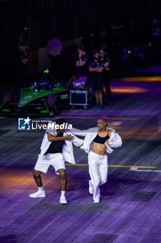 2023-07-29 - Pre Race show on the starting grid, grille de depart, during the 2023 Hankook London ePrix, 12th meeting of the 2022-23 ABB FIA Formula E World Championship, on the ExCeL London from July 29 to 30, 2023 in London, United Kingdom - AUTO - 2023 FORMULA E HANKOOK LONDON EPRIX - FORMULA E - MOTORS