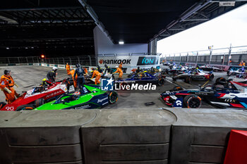 2023-07-29 - Crash and red flag during the 2023 Hankook London ePrix, 12th meeting of the 2022-23 ABB FIA Formula E World Championship, on the ExCeL London from July 29 to 30, 2023 in London, United Kingdom - AUTO - 2023 FORMULA E HANKOOK LONDON EPRIX - FORMULA E - MOTORS