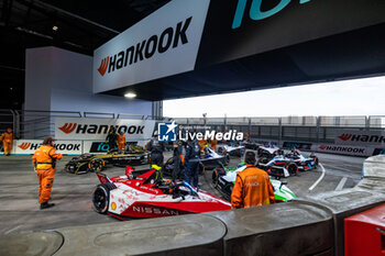 2023-07-29 - Crash and red flag during the 2023 Hankook London ePrix, 12th meeting of the 2022-23 ABB FIA Formula E World Championship, on the ExCeL London from July 29 to 30, 2023 in London, United Kingdom - AUTO - 2023 FORMULA E HANKOOK LONDON EPRIX - FORMULA E - MOTORS