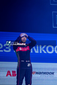 2023-07-29 - Formula E World Champion DENNIS Jake (gbr), Avalanche Andretti Formula E, Spark-Porsche, Porsche 99X Electric, portrait podium during the 2023 Hankook London ePrix, 12th meeting of the 2022-23 ABB FIA Formula E World Championship, on the ExCeL London from July 29 to 30, 2023 in London, United Kingdom - AUTO - 2023 FORMULA E HANKOOK LONDON EPRIX - FORMULA E - MOTORS