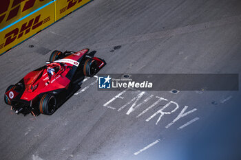 2023-07-29 - 27 DENNIS Jake (gbr), Avalanche Andretti Formula E, Spark-Porsche, Porsche 99X Electric, action during the 2023 Hankook London ePrix, 12th meeting of the 2022-23 ABB FIA Formula E World Championship, on the ExCeL London from July 29 to 30, 2023 in London, United Kingdom - AUTO - 2023 FORMULA E HANKOOK LONDON EPRIX - FORMULA E - MOTORS