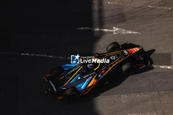 2023-07-29 - 58 RAST René (ger), Neom McLaren Formula E Team, Spark-Nissan, Nissan e-4ORCE 04, action during the 2023 Hankook London ePrix, 12th meeting of the 2022-23 ABB FIA Formula E World Championship, on the ExCeL London from July 29 to 30, 2023 in London, United Kingdom - AUTO - 2023 FORMULA E HANKOOK LONDON EPRIX - FORMULA E - MOTORS