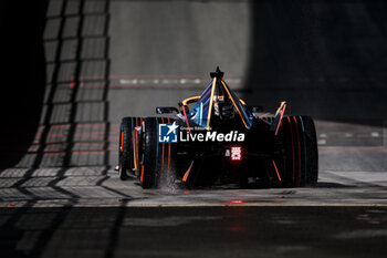 2023-07-29 - 58 RAST René (ger), Neom McLaren Formula E Team, Spark-Nissan, Nissan e-4ORCE 04, action during the 2023 Hankook London ePrix, 12th meeting of the 2022-23 ABB FIA Formula E World Championship, on the ExCeL London from July 29 to 30, 2023 in London, United Kingdom - AUTO - 2023 FORMULA E HANKOOK LONDON EPRIX - FORMULA E - MOTORS