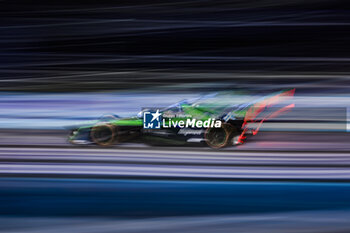 2023-07-29 - 16 BUEMI Sébastien (swi), Envision Racing, Spark-Jaguar, Jaguar I - Time 6, action during the 2023 Hankook London ePrix, 12th meeting of the 2022-23 ABB FIA Formula E World Championship, on the ExCeL London from July 29 to 30, 2023 in London, United Kingdom - AUTO - 2023 FORMULA E HANKOOK LONDON EPRIX - FORMULA E - MOTORS