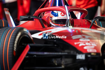 2023-07-29 - 27 DENNIS Jake (gbr), Avalanche Andretti Formula E, Spark-Porsche, Porsche 99X Electric, action during the 2023 Hankook London ePrix, 12th meeting of the 2022-23 ABB FIA Formula E World Championship, on the ExCeL London from July 29 to 30, 2023 in London, United Kingdom - AUTO - 2023 FORMULA E HANKOOK LONDON EPRIX - FORMULA E - MOTORS