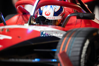 2023-07-29 - 27 DENNIS Jake (gbr), Avalanche Andretti Formula E, Spark-Porsche, Porsche 99X Electric, action during the 2023 Hankook London ePrix, 12th meeting of the 2022-23 ABB FIA Formula E World Championship, on the ExCeL London from July 29 to 30, 2023 in London, United Kingdom - AUTO - 2023 FORMULA E HANKOOK LONDON EPRIX - FORMULA E - MOTORS