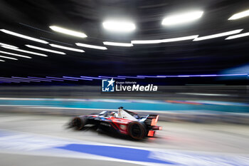 2023-07-29 - 94 WEHRLEIN Pascal (ger), TAG HAUER Porsche Formula E Team, Porsche 99X Electric, action during the 2023 Hankook London ePrix, 12th meeting of the 2022-23 ABB FIA Formula E World Championship, on the ExCeL London from July 29 to 30, 2023 in London, United Kingdom - AUTO - 2023 FORMULA E HANKOOK LONDON EPRIX - FORMULA E - MOTORS