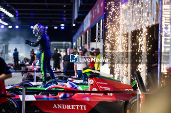 2023-07-30 - CASSIDY Nick (nzl), Envision Racing, Spark-Jaguar, Jaguar I - Time 6, portrait at the podium during the 2023 Hankook London ePrix, 12th meeting of the 2022-23 ABB FIA Formula E World Championship, on the ExCeL London from July 29 to 30, 2023 in London, United Kingdom - AUTO - 2023 FORMULA E HANKOOK LONDON EPRIX - FORMULA E - MOTORS