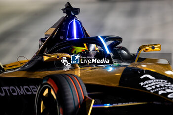 2023-07-30 - 01 VANDOORNE Stoffel (bel), DS Penske Formula E Team, Spark-DS, DS E-Tense FE23, action during the 2023 Hankook London ePrix, 12th meeting of the 2022-23 ABB FIA Formula E World Championship, on the ExCeL London from July 29 to 30, 2023 in London, United Kingdom - AUTO - 2023 FORMULA E HANKOOK LONDON EPRIX - FORMULA E - MOTORS