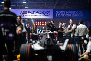2023-07-30 - Branding ABB illustration logo, Grid visit by VIP guests during the 2023 Hankook London ePrix, 12th meeting of the 2022-23 ABB FIA Formula E World Championship, on the ExCeL London from July 29 to 30, 2023 in London, United Kingdom - AUTO - 2023 FORMULA E HANKOOK LONDON EPRIX - FORMULA E - MOTORS