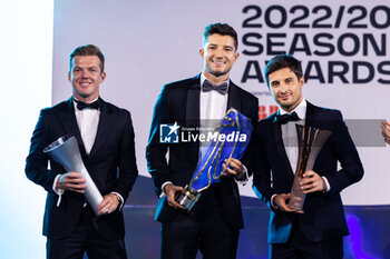 2023-07-31 - DENNIS Jake (gbr), Avalanche Andretti Formula E, Spark-Porsche, Porsche 99X Electric, portrait CASSIDY Nick (nzl), Envision Racing, Spark-Jaguar, Jaguar I - Time 6, portrait EVANS Mitch (nzl), Jaguar TCS Racing, Spark-Jaguar, Jaguar I - Time 6, portrait during the 2022/2023 Season Finale Awards Gala & After Party, presented by ABB of the 2022-23 ABB FIA Formula E World Championship, at Old Billingsgate on July 30, 2023 in London, United Kingdom - AUTO - 2023 FORMULA E AWARDS GALA - FORMULA E - MOTORS